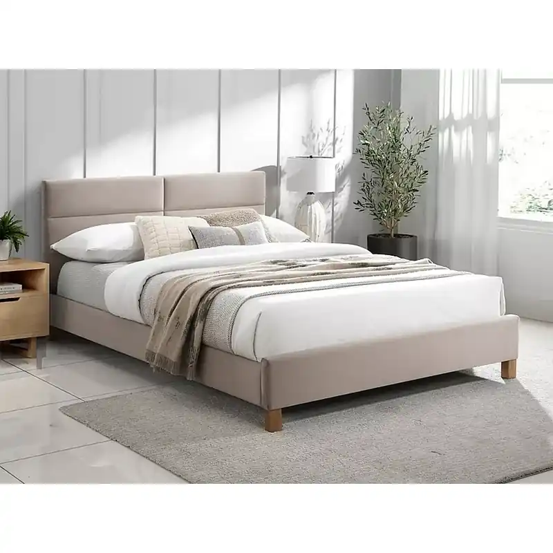 Noutate Pat tapitat lemn SIERRA 140x200, stofa catifelata, bej - Bluvel 28, somiera inclusa